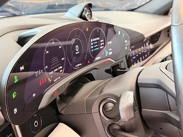 Porsche Taycan - Imagem 10