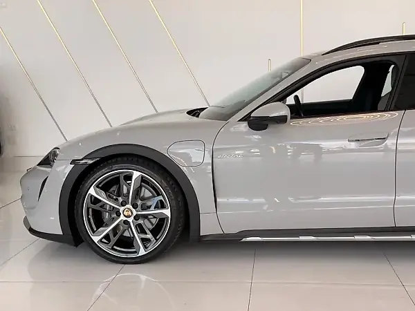 Porsche Taycan - Imagem 13