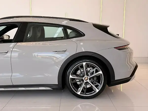 Porsche Taycan - Imagem 14
