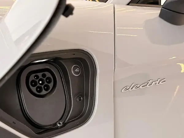 Porsche Taycan - Imagem 19