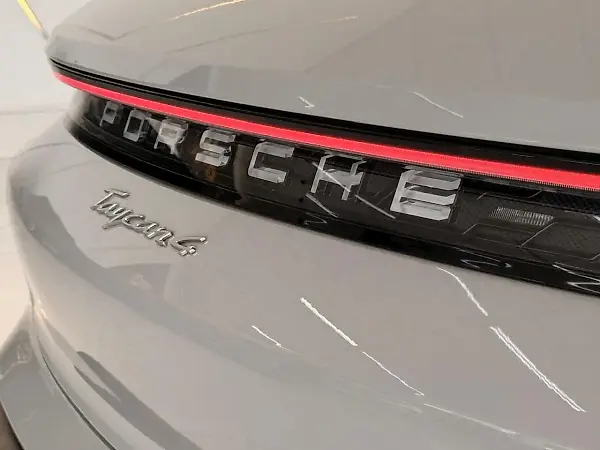 Porsche Taycan - Imagem 20