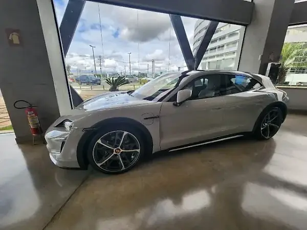 Porsche Taycan - Imagem 1
