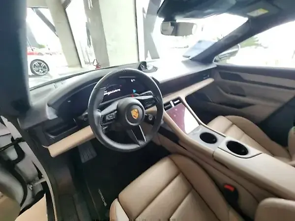 Porsche Taycan - Imagem 5