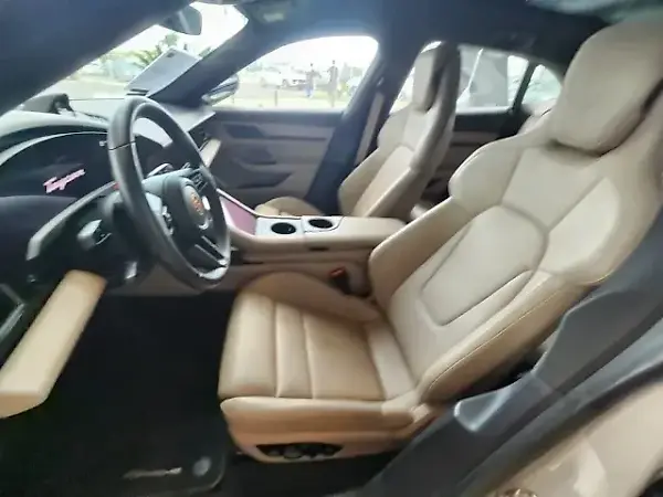 Porsche Taycan - Imagem 7