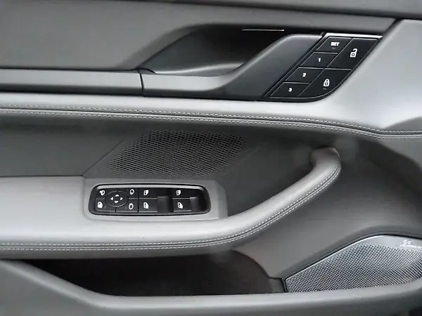 Porsche Taycan - Imagem 13