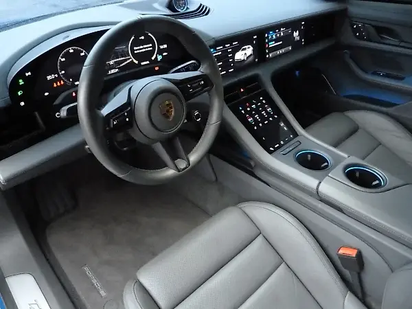 Porsche Taycan - Imagem 15