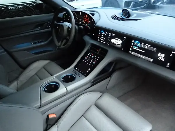 Porsche Taycan - Imagem 19