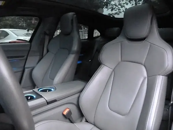 Porsche Taycan - Imagem 18