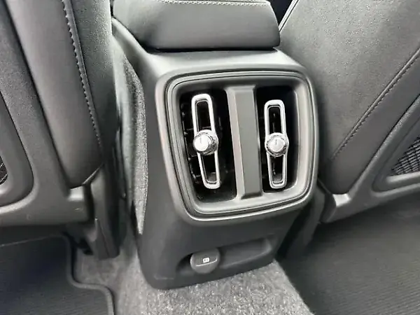 Volvo XC40 Recharge - Imagem 11