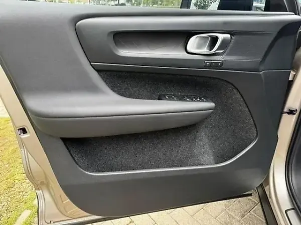 Volvo XC40 Recharge - Imagem 12