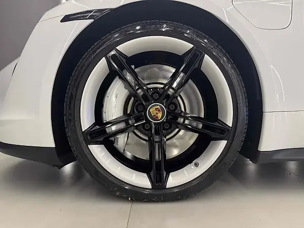 Porsche Taycan - Imagem 5