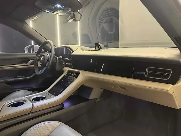 Porsche Taycan - Imagem 10