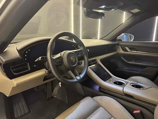Porsche Taycan - Imagem 13