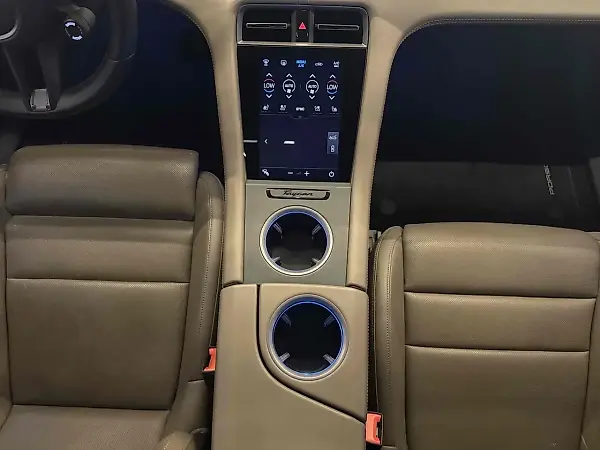 Porsche Taycan - Imagem 17