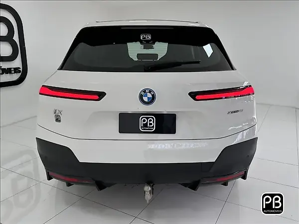 BMW Ix - Imagem 4
