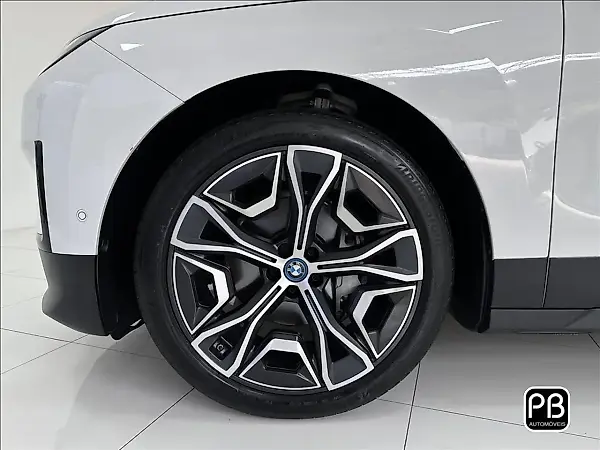 BMW Ix - Imagem 7