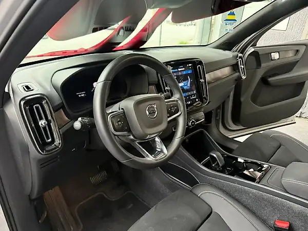 Volvo XC40 Recharge - Imagem 7