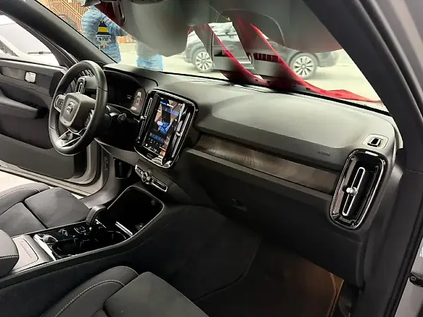 Volvo XC40 Recharge - Imagem 9