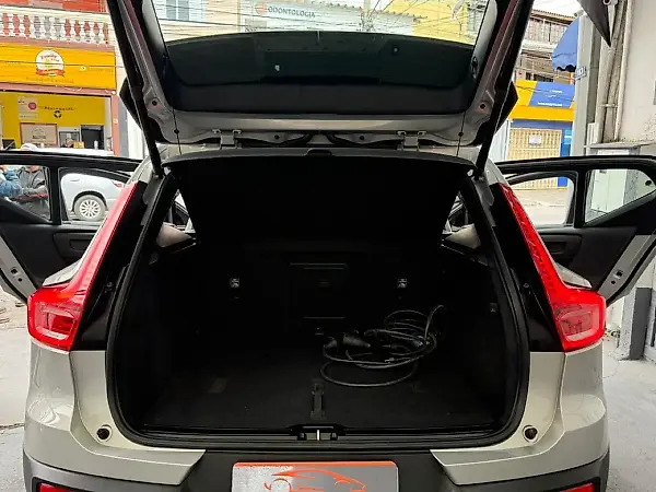 Volvo XC40 Recharge - Imagem 8