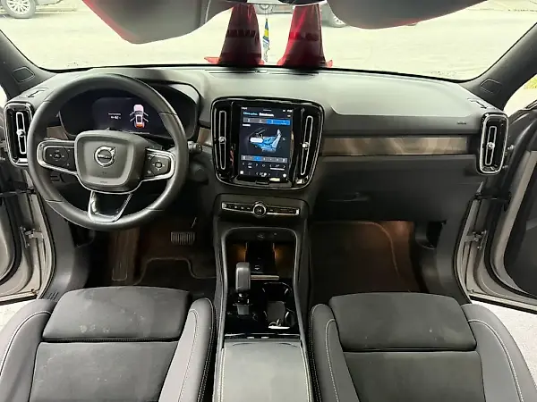 Volvo XC40 Recharge - Imagem 10