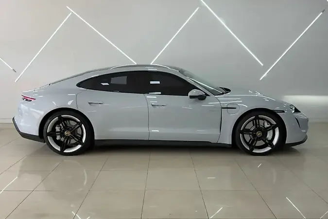 Porsche Taycan - Imagem 4