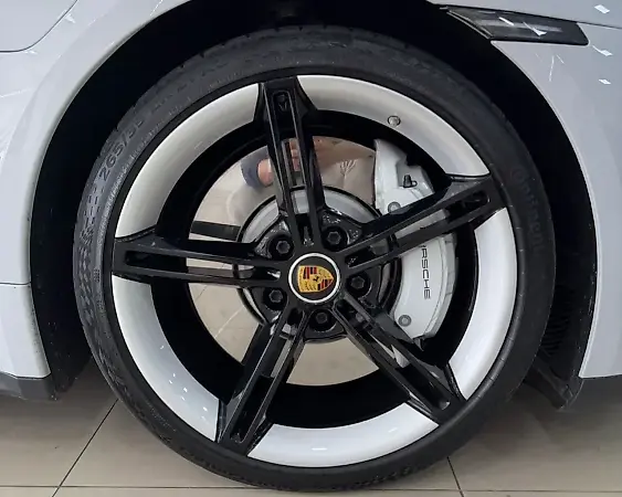 Porsche Taycan - Imagem 5