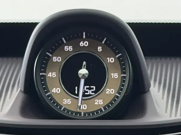 Porsche Taycan - Imagem 9