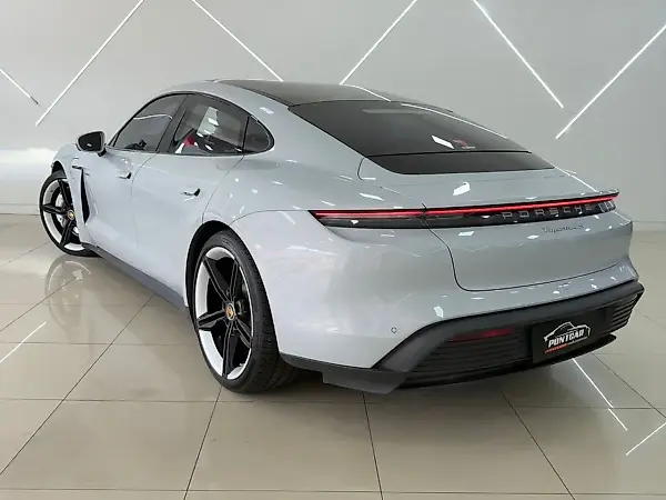 Porsche Taycan - Imagem 8