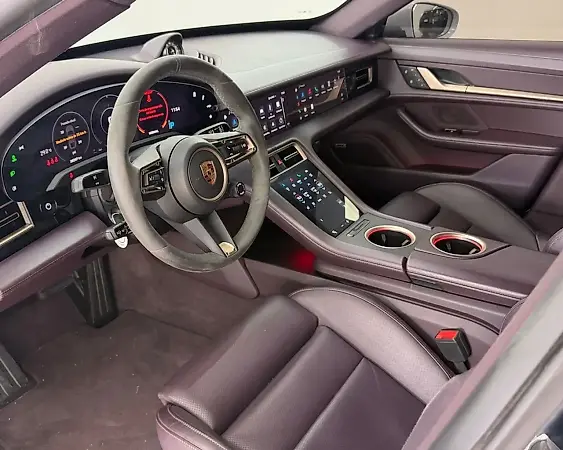 Porsche Taycan - Imagem 12