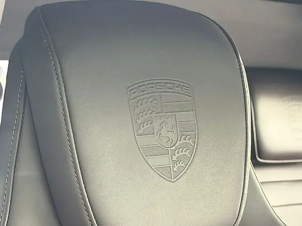 Porsche Taycan - Imagem 14