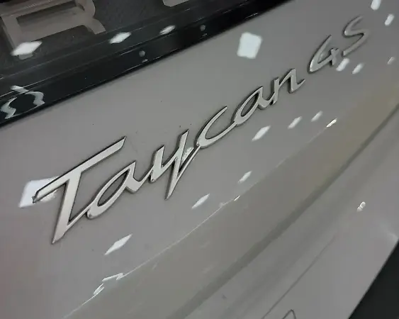 Porsche Taycan - Imagem 17