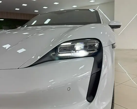 Porsche Taycan - Imagem 16