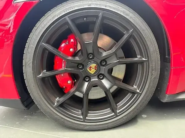 Porsche Taycan - Imagem 7