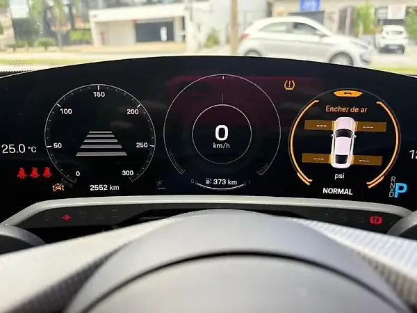 Porsche Taycan - Imagem 8
