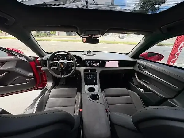 Porsche Taycan - Imagem 10