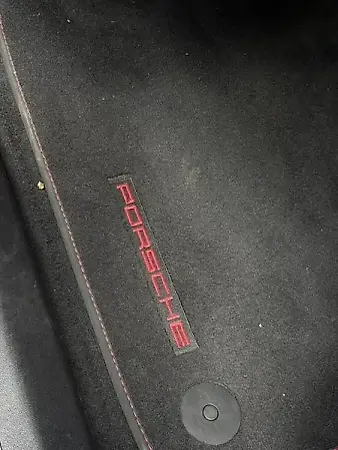 Porsche Taycan - Imagem 17