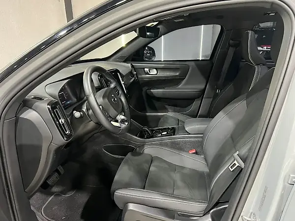 Volvo XC40 Recharge - Imagem 9