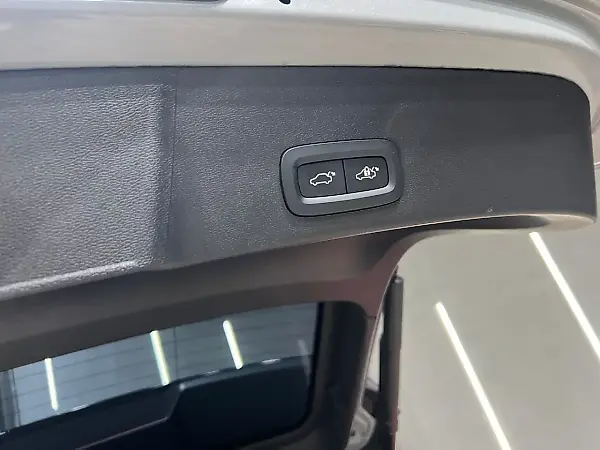 Volvo XC40 Recharge - Imagem 8