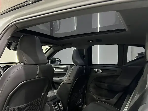 Volvo XC40 Recharge - Imagem 13