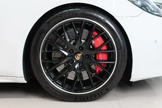Porsche Panamera 4 E-hybrid - Imagem 8