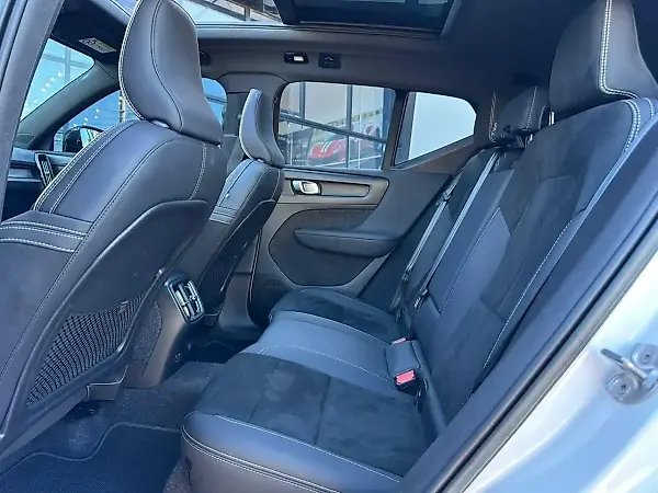 Volvo XC40 Recharge - Imagem 12