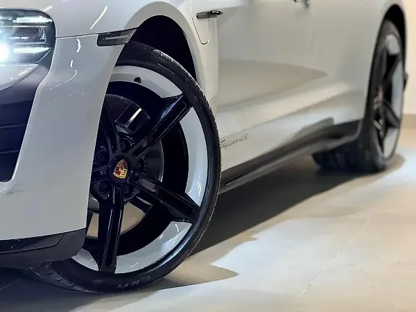 Porsche Taycan - Imagem 11