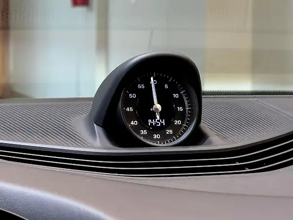Porsche Taycan - Imagem 12