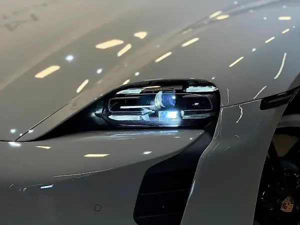 Porsche Taycan - Imagem 13