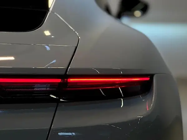 Porsche Taycan - Imagem 16