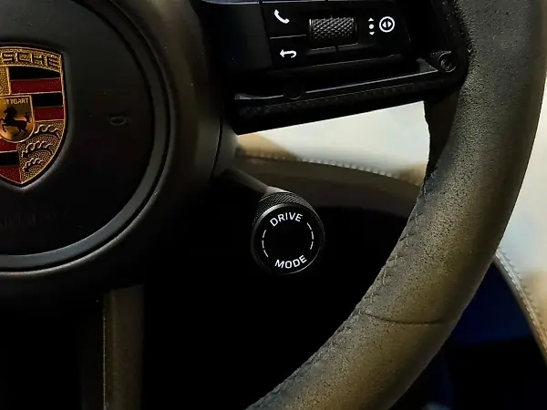 Porsche Taycan - Imagem 17