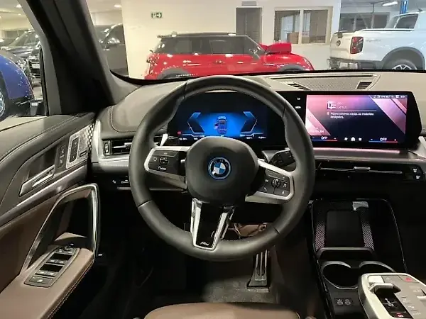 BMW IX1 - Imagem 11
