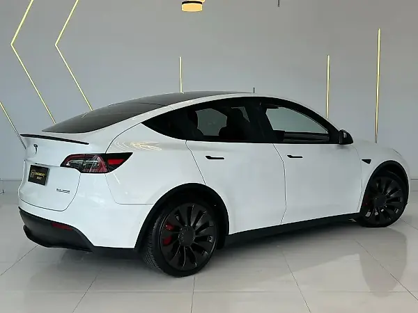 Tesla Model Y - Imagem 2