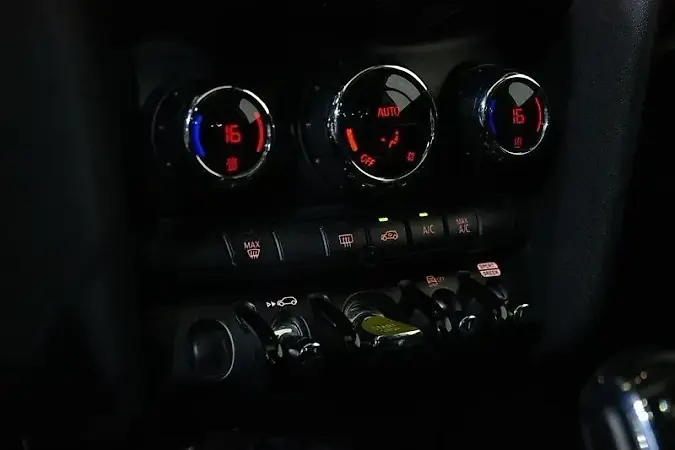 Mini Cooper SE - Imagem 9