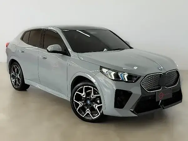 BMW IX2 - Imagem 1
